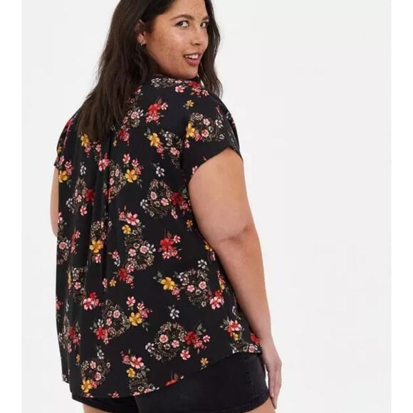 Torrid Women’s Sz 5 (30/32) Floral Skull‎ Challis Button Front Dolman Sleeve Top - Picture 2 of 9
